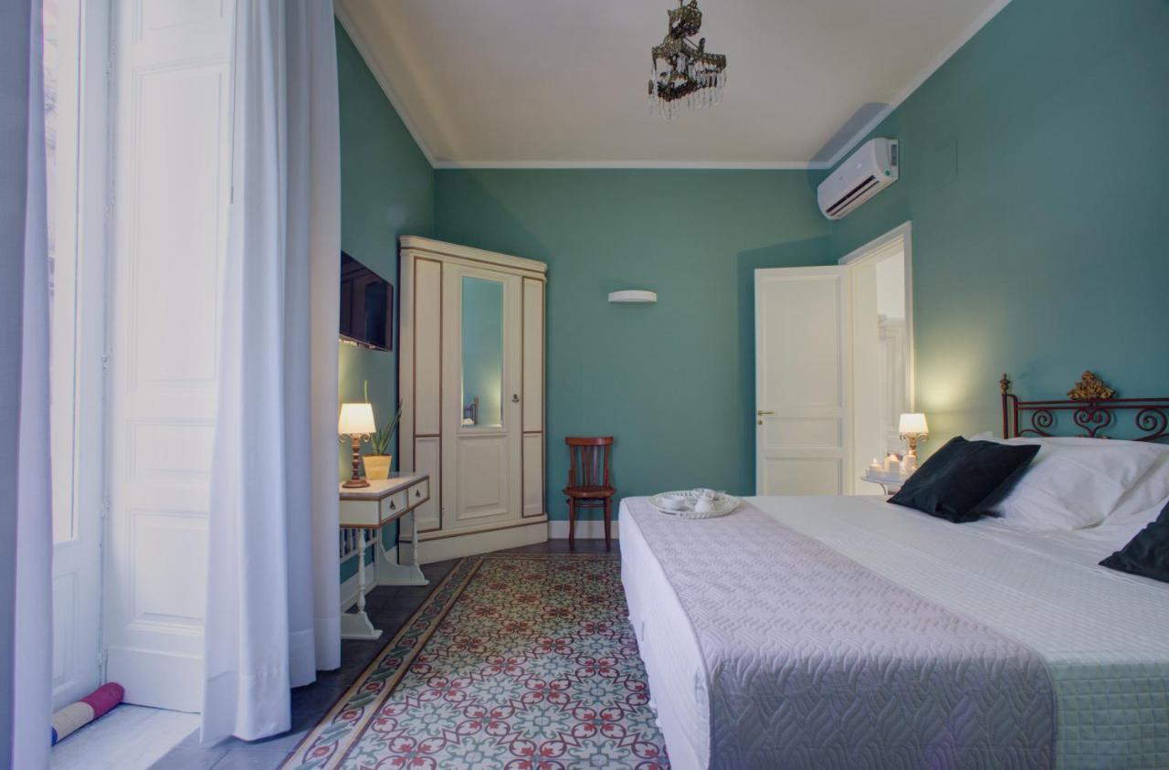 Palazzo Pastura B&B And Apartments คาตาเนีย ภายนอก รูปภาพ