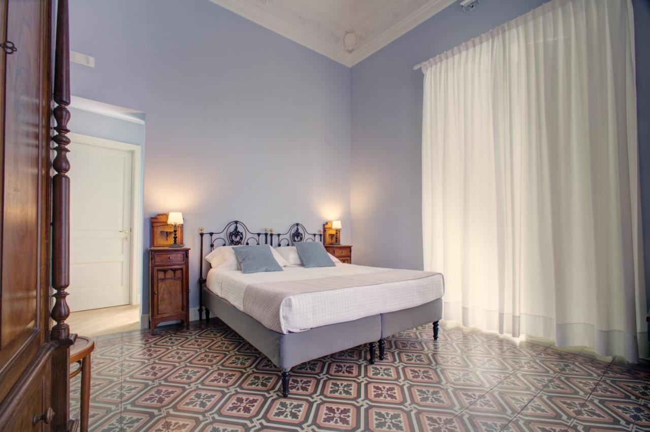 Palazzo Pastura B&B And Apartments คาตาเนีย ภายนอก รูปภาพ