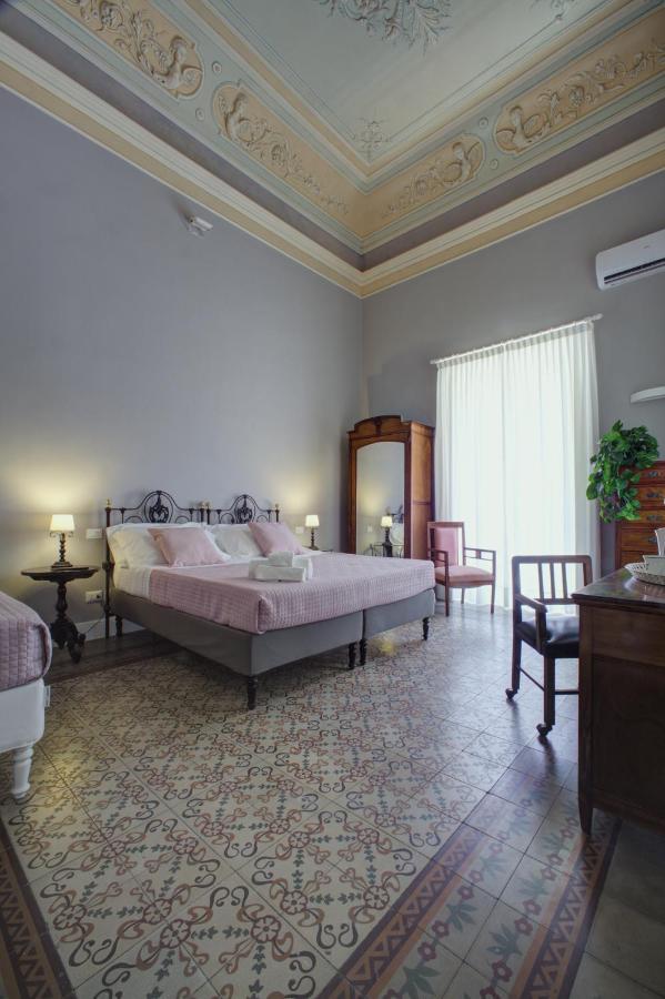 Palazzo Pastura B&B And Apartments คาตาเนีย ภายนอก รูปภาพ