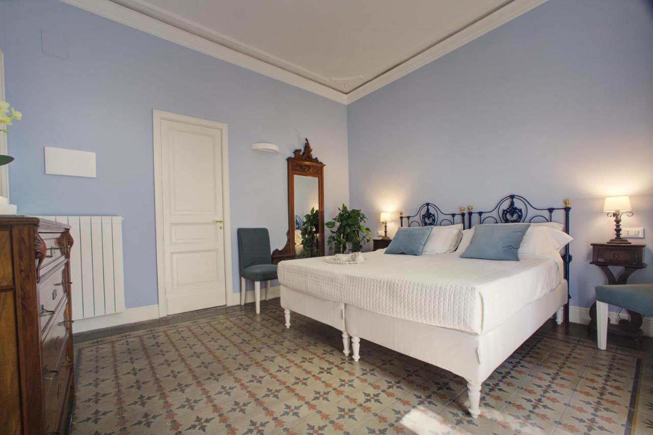 Palazzo Pastura B&B And Apartments คาตาเนีย ภายนอก รูปภาพ