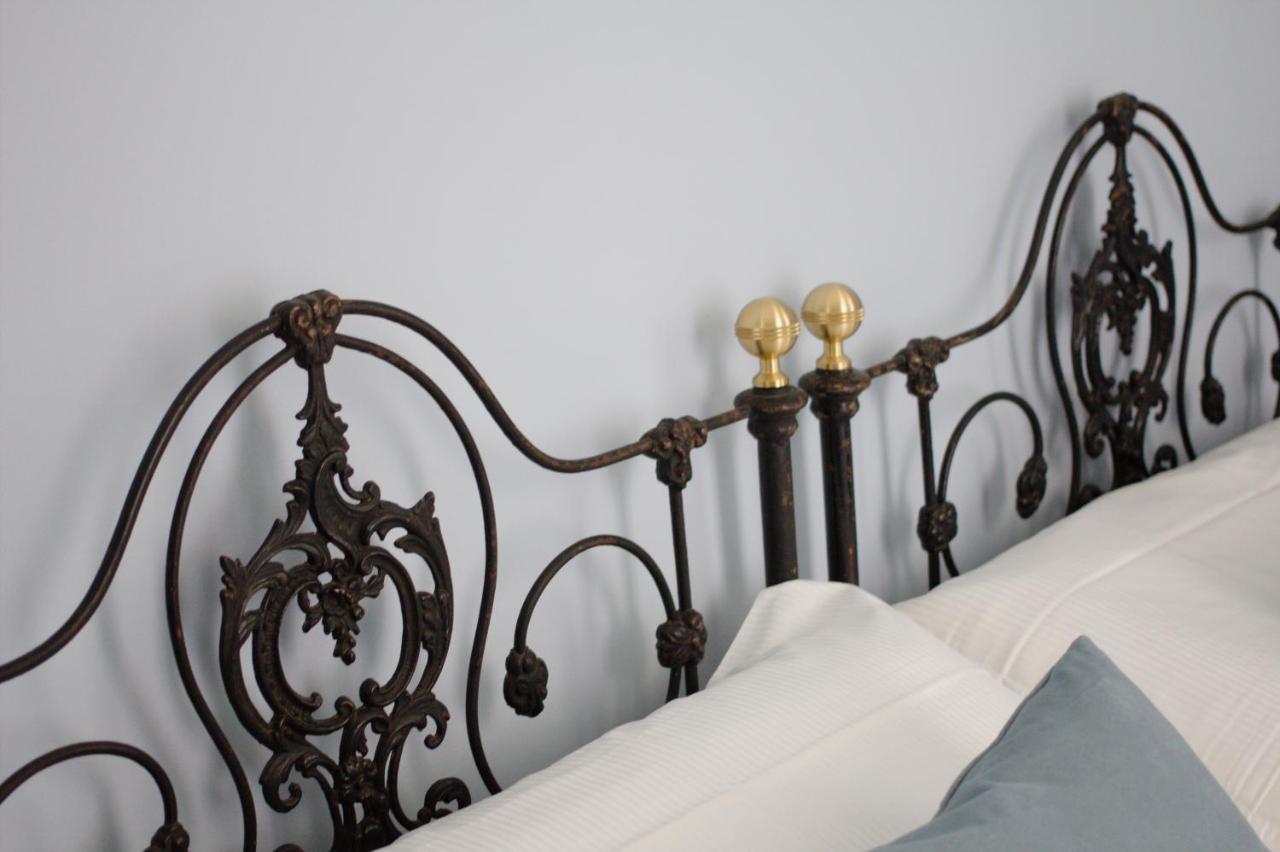 Palazzo Pastura B&B And Apartments คาตาเนีย ภายนอก รูปภาพ
