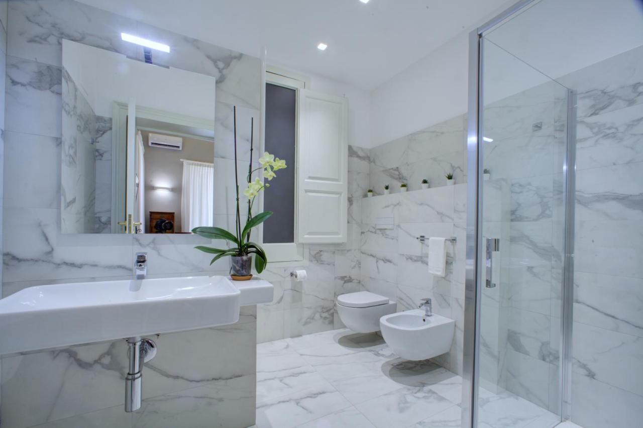 Palazzo Pastura B&B And Apartments คาตาเนีย ภายนอก รูปภาพ