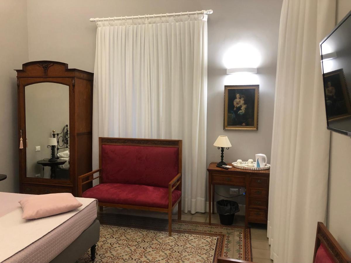 Palazzo Pastura B&B And Apartments คาตาเนีย ภายนอก รูปภาพ