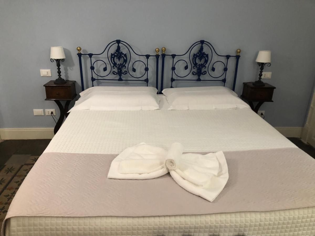 Palazzo Pastura B&B And Apartments คาตาเนีย ภายนอก รูปภาพ