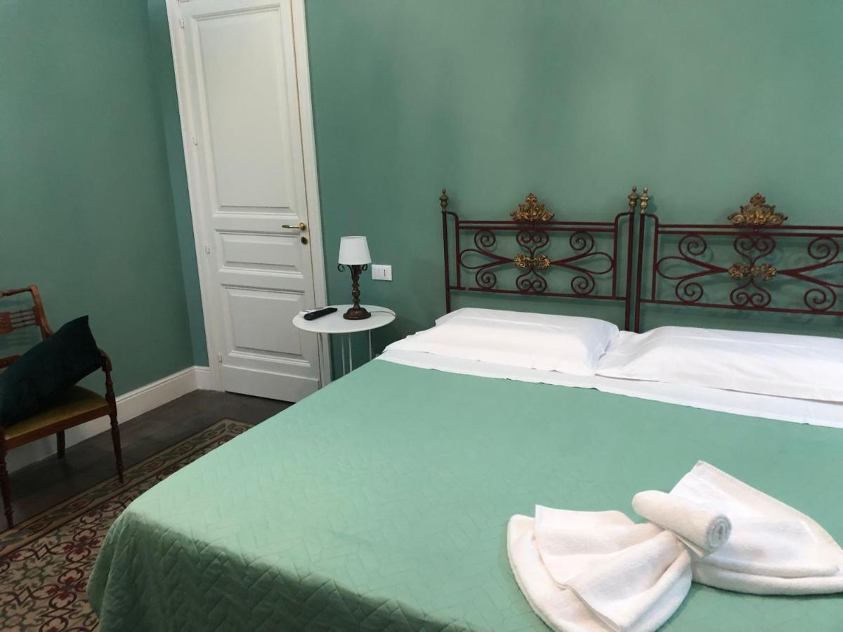 Palazzo Pastura B&B And Apartments คาตาเนีย ภายนอก รูปภาพ