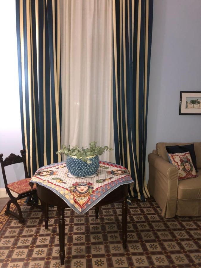 Palazzo Pastura B&B And Apartments คาตาเนีย ภายนอก รูปภาพ