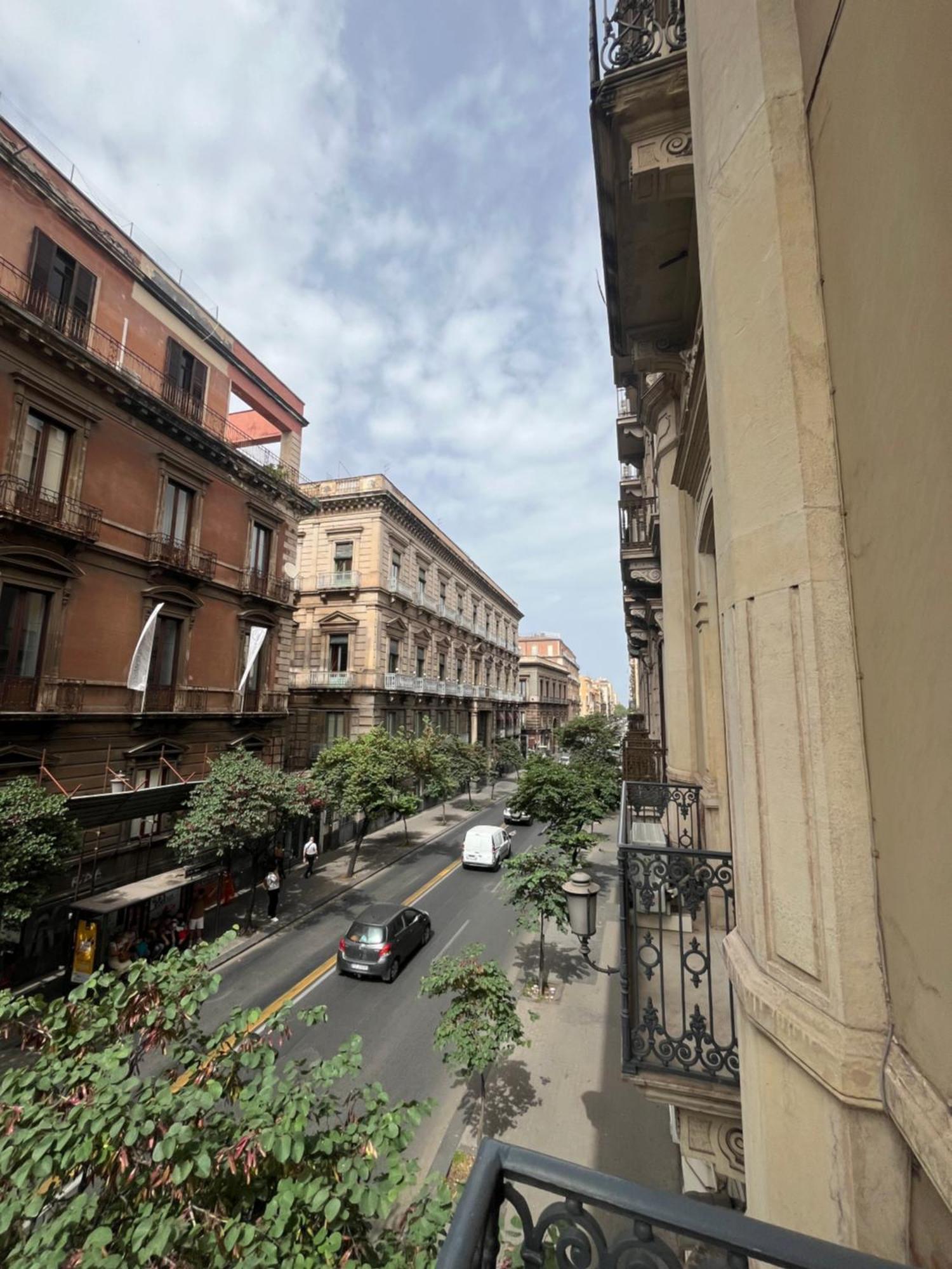 Palazzo Pastura B&B And Apartments คาตาเนีย ภายนอก รูปภาพ