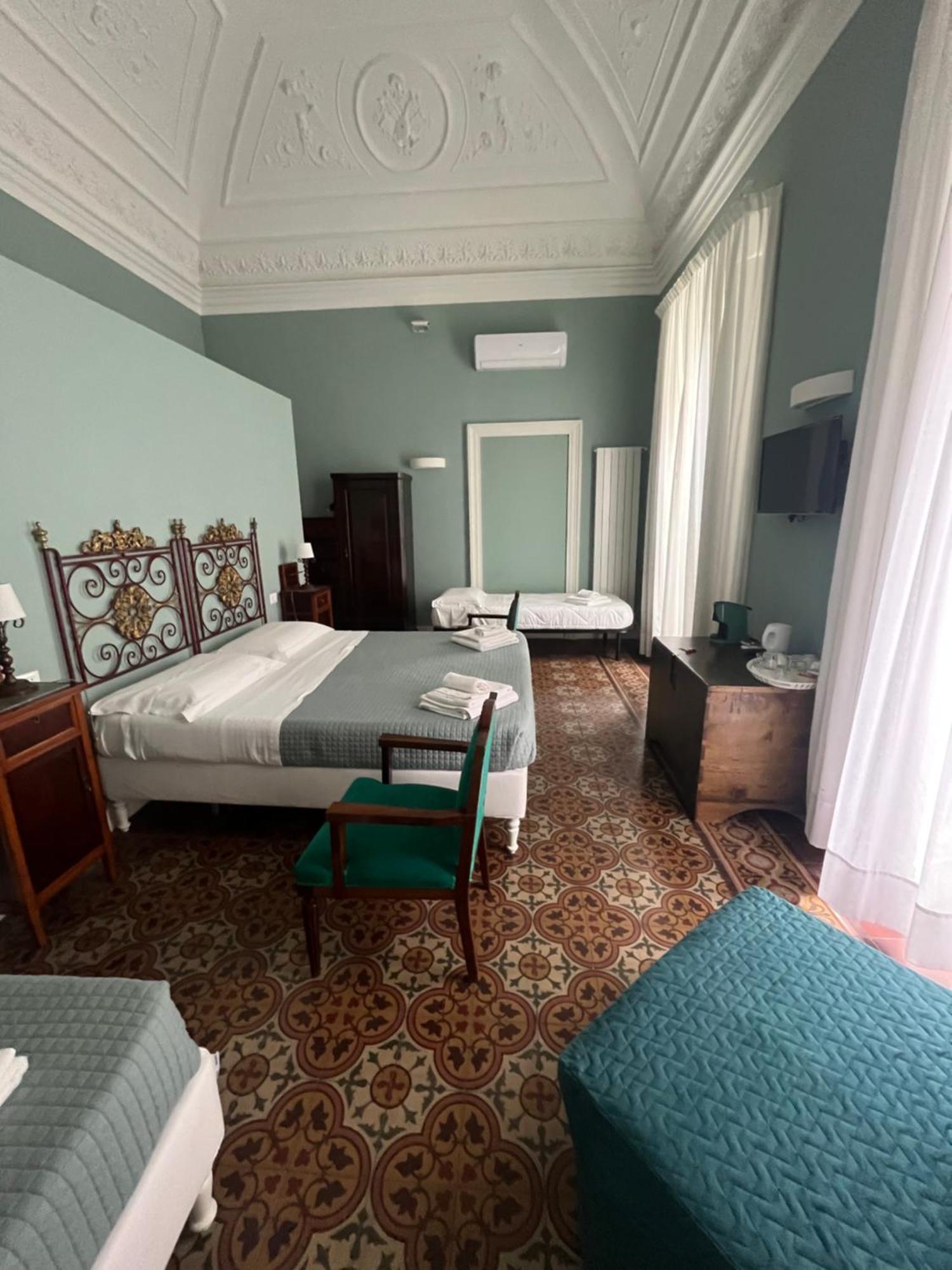 Palazzo Pastura B&B And Apartments คาตาเนีย ภายนอก รูปภาพ